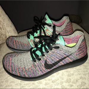 Nike Free Run Flyknits size 9 women’s (7 men’s)